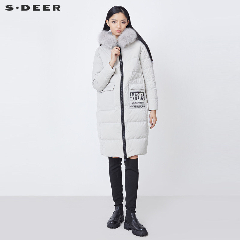 S·DEER圣迪奥女装毛领连帽撞色字母长款羽绒服S214Z243