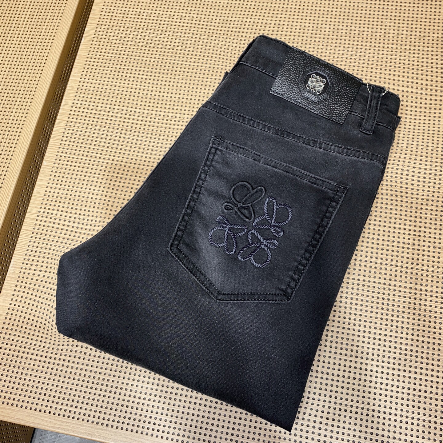 2026年春夏薄款深黑灰色牛仔裤男士修身裤子小直筒弹力中腰休闲裤