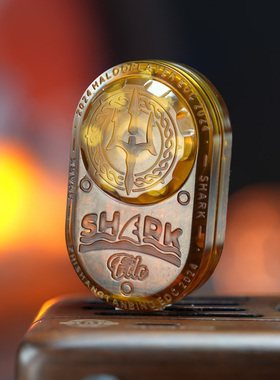 海鲨纪念版2.0律动指上谈兵推牌EDC玩具不锈钢旋转机械解压悟空