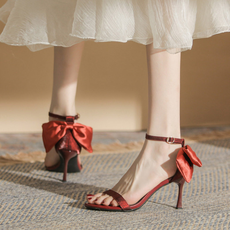 H40-839绸缎凉鞋女细跟2024春夏新款一字扣酒红色露趾百搭高跟鞋,女鞋,一字带凉鞋,淘宝优惠券,粉丝福利购,淘宝优惠卷