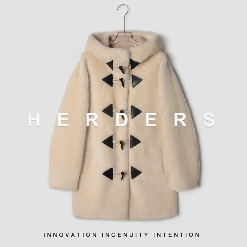 《邢康莉甄选》中长款牛角扣连帽皮毛一体皮草外套 40937