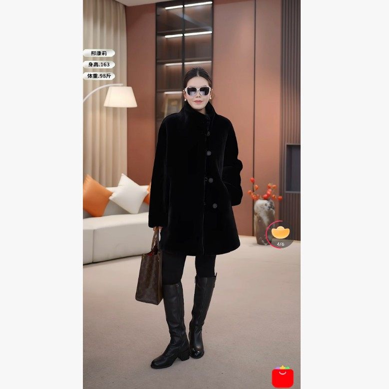 《邢康莉甄选》中长款立领纽扣款多色皮毛一体外套 40850