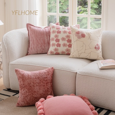 轻奢粉红复古高级感抱枕