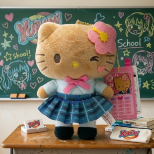 YURAMi日本50TH周年黑皮平成辣妹KT挂件毛绒玩偶挂件校服百褶裙