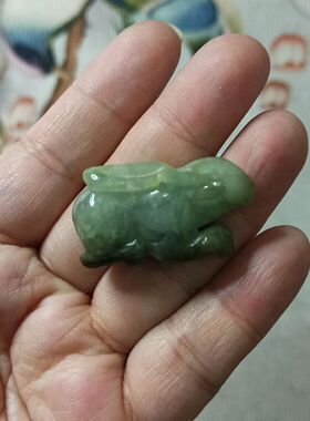 2缅甸天然翡翠飘花吊坠生肖兔雕刻件厚装小兔子卡35X18mm左右