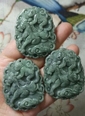天然翡翠吊坠乌鸡飘花十二生肖
