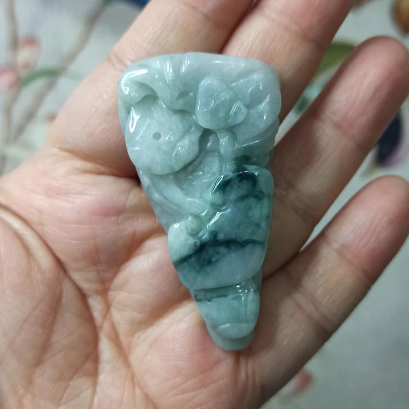 185缅甸天然翡翠吊坠雕刻件手把件飘花蝙蝠如意叶子福寿卡56X30mm - 实物图