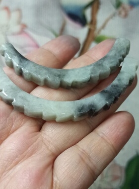 天然翡翠玉璜吊坠手牌