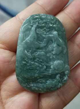 177天然翡翠飘花吊坠绿底雕刻蓝水荷叶鱼牌卡48X33mm左右48元包邮