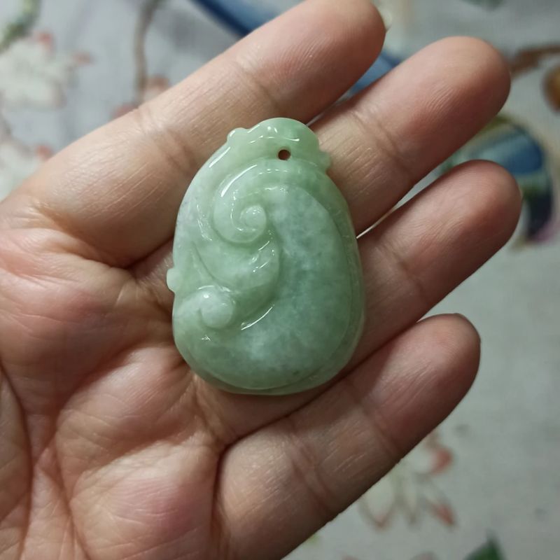 翡翠吊坠雕刻件如意绿底手把件
