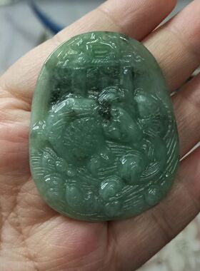 14天然翡翠吊坠绿底飘花鱼牌年年有鱼跃龙门卡52X41mm左右瑕疵
