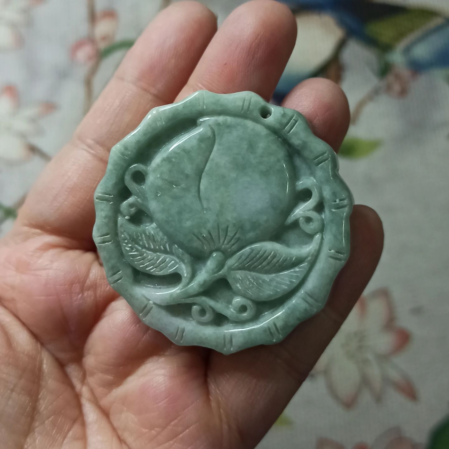 翡翠吊坠如意桃子清爽飘花圆牌