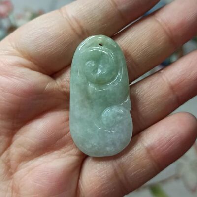 翡翠吊坠雕刻件如意绿底