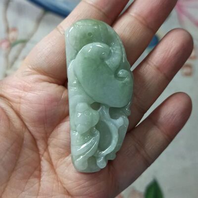 翡翠吊坠雕刻件手把件飘花蝙蝠