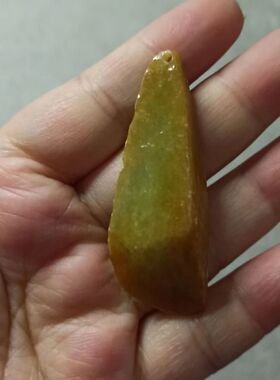 96缅甸天然翡翠吊坠黄翡原石随型卡61X26mm左右微瑕满48元包邮