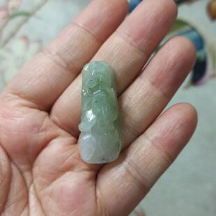 79缅甸天然翡翠吊坠雕刻件手把如意貔貅卡36X15mm左右满48元 包邮