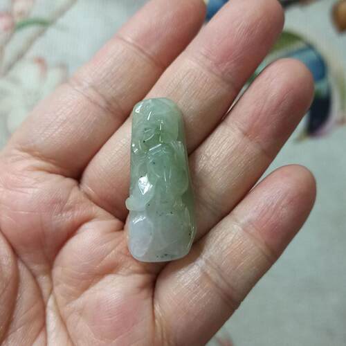 天然翡翠吊坠雕刻件手把如意