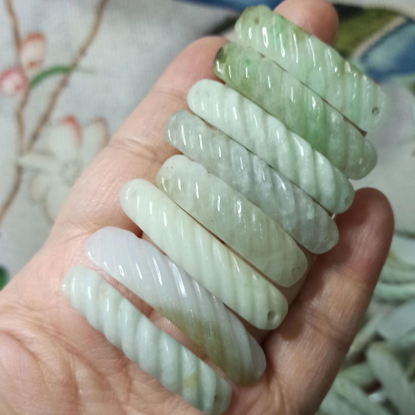 344缅甸天然翡翠A货手牌雕刻麻花手排卡40左右长微黄翡满48元包邮