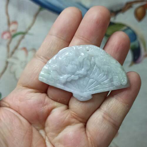 天然翡翠吊坠白底凤穿牡丹