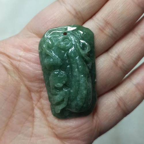 天然翡翠吊坠飘花绿底油青如意