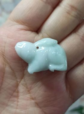 23缅甸天然翡翠绿飘花吊坠生肖兔雕刻件厚装小兔子卡21X18mm左右