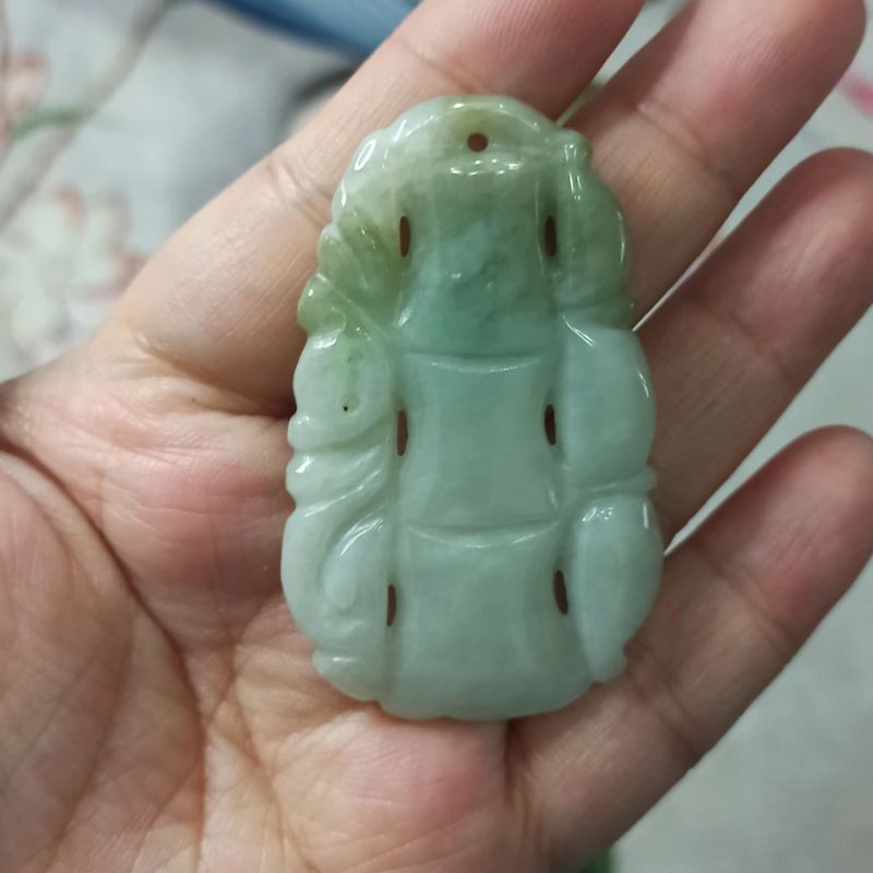 天然翡翠竹节吊坠绿底飘花