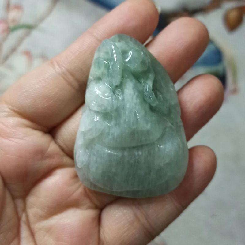 天然翡翠吊坠雕刻件蝙蝠