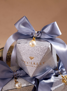 2024新款喜糖盒米色礼盒灰色银色糖盒摆桌钻石爱心礼定婚礼盒结婚