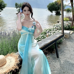 收腰显瘦仙女长裙子 多巴胺绝美设计感海边度假风吊带连衣裙女夏季