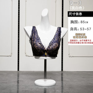 模特展示黄金内衣 内衣采用了花丝镶嵌(视频