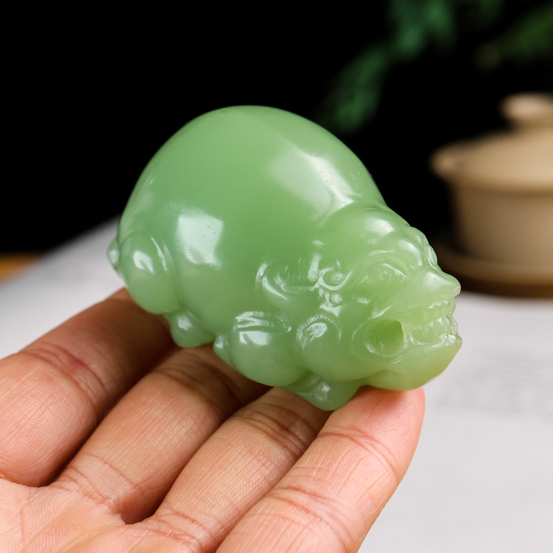 和田玉青白玉生肖牛手把件天然玉