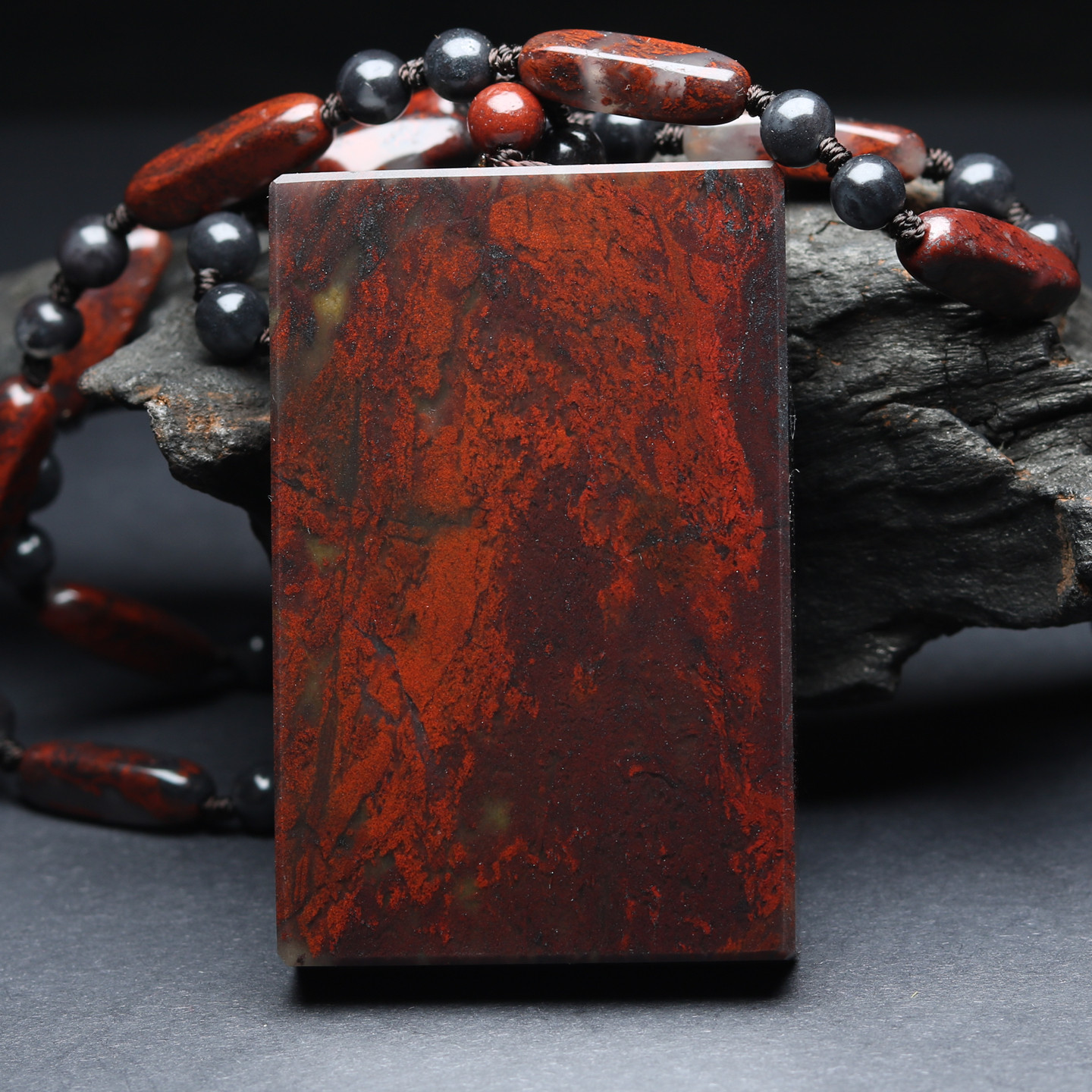 天然鸡血石吊坠桂林鸡血玉项链生肖马图案平安牌挂件本命年转运牌