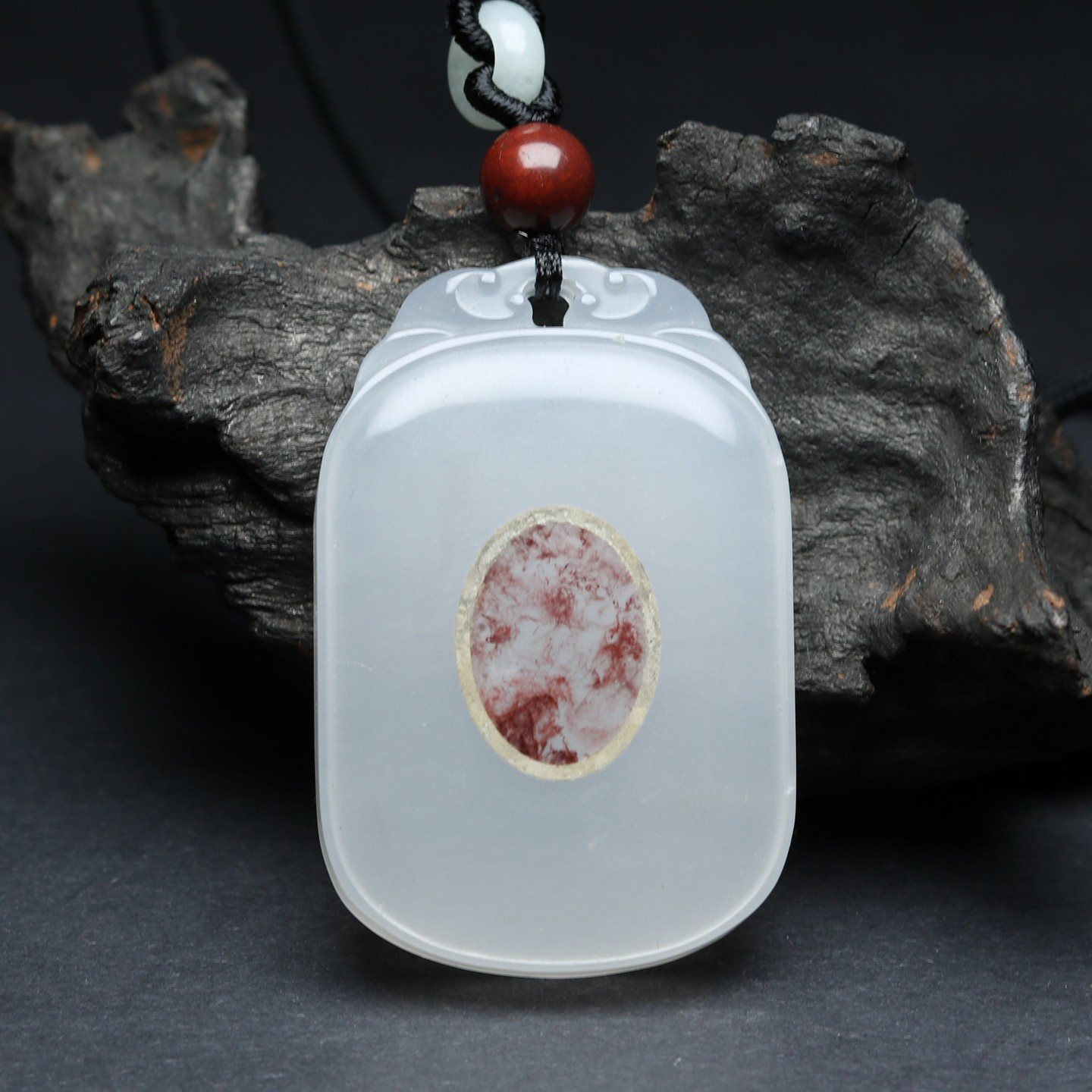 天然桂林鸡血玉平安无事牌吊坠男女款通用白玉红玉石挂件高档礼品