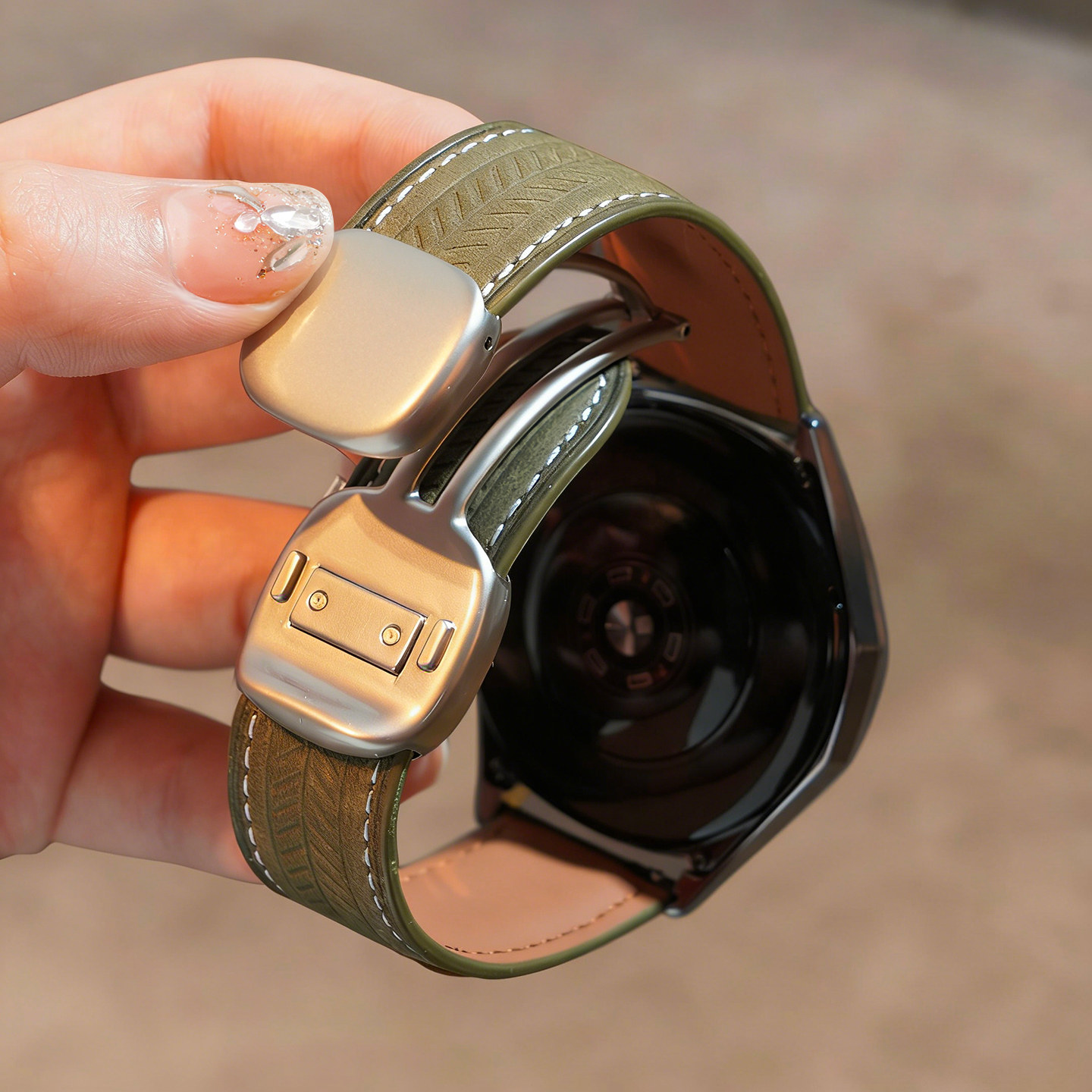 适用华为GT6真皮手表带watchgt6pro磁吸扣疯马纹腕表带watch5运动GT5智能4男士5pro春夏3高级watch4pro