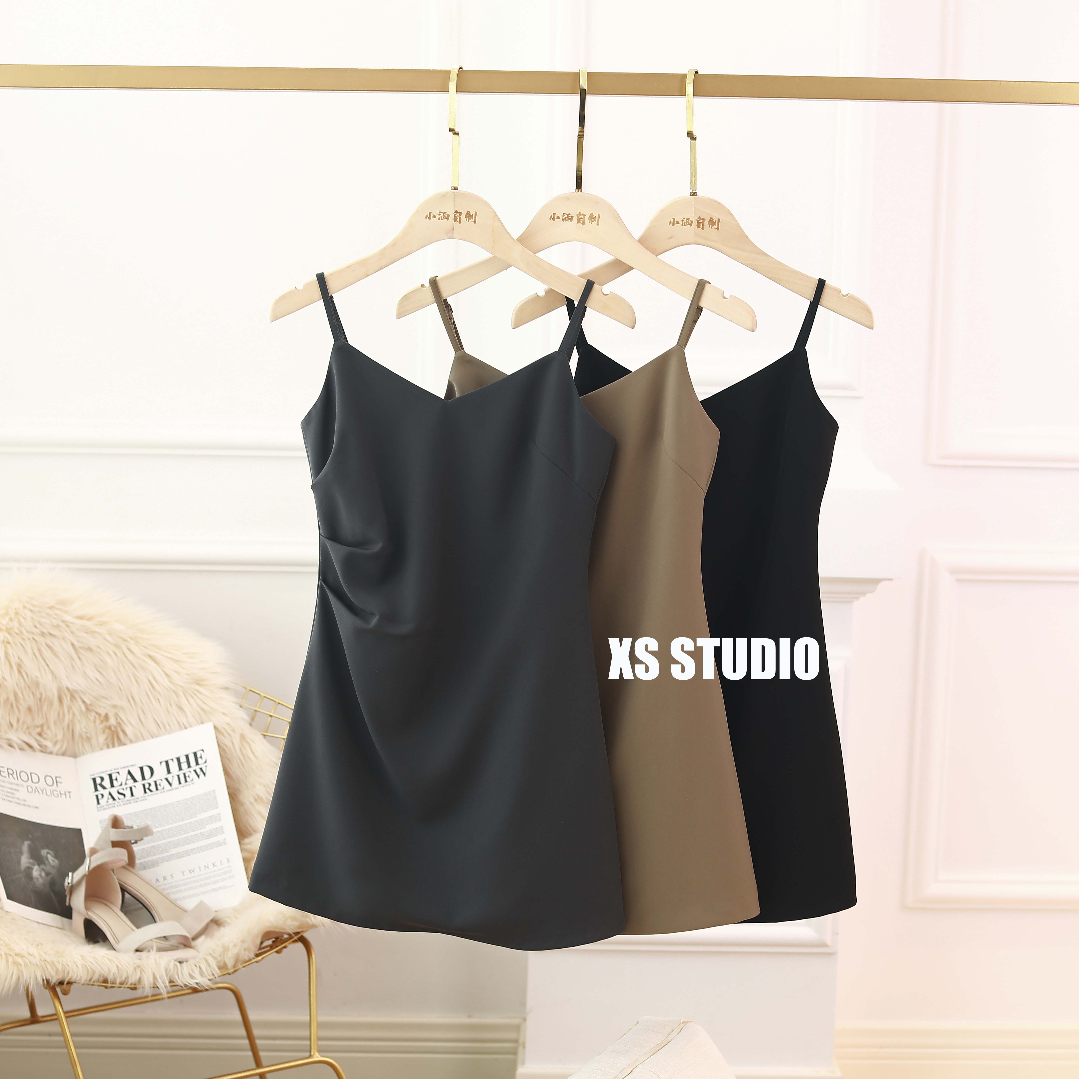 小洒自制V领性感吊带小个子2025春季原创修身气质心机收腰a字裙