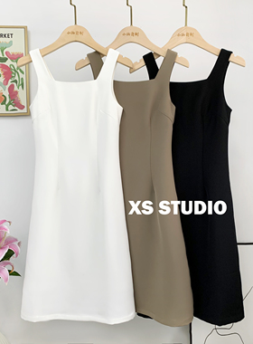 高级感方领吊带连衣裙女2026春秋新款显瘦气质通勤韩系a字中长裙