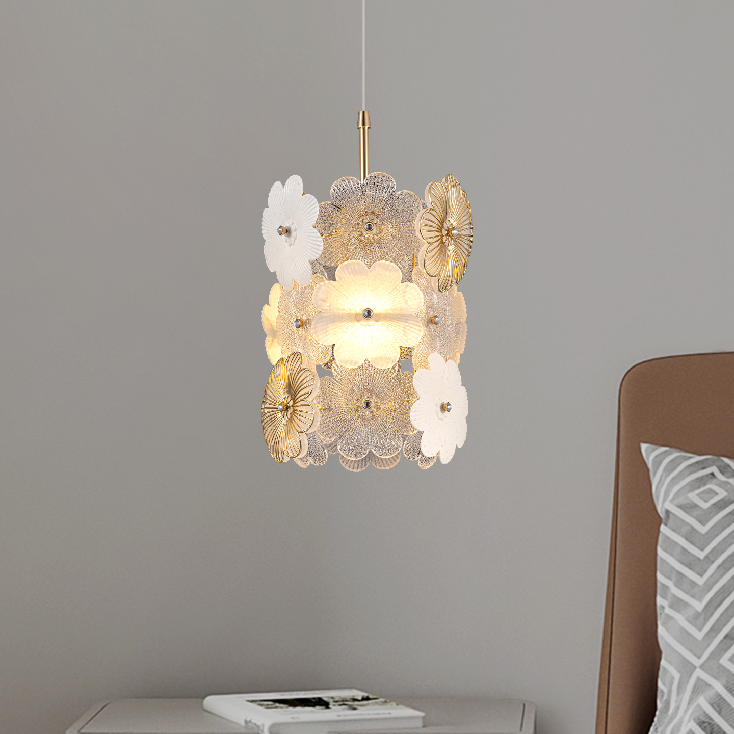 法式轻奢卧室床头小吊灯高级感餐厅吧台灯设计师新款玻璃花朵吊灯