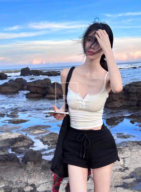 BM新款三粒扣白色蕾丝边外穿小吊带背心女bm辣妹风内搭带胸垫上衣