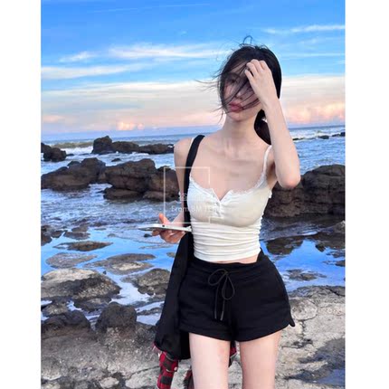 BM新款三粒扣白色蕾丝边外穿小吊带背心女bm辣妹风内搭带胸垫上衣