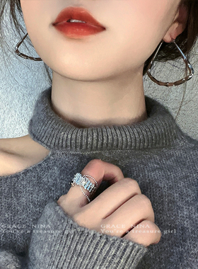 GraceNina 金属扭曲扇形耳环2026年新款潮耳钉女气质高级大气耳饰