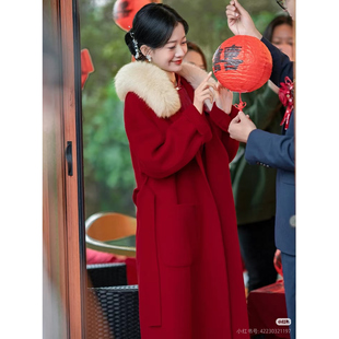 千金风红色毛呢连帽外套女中长款毛领大衣新娘结婚敬酒服新年战袍