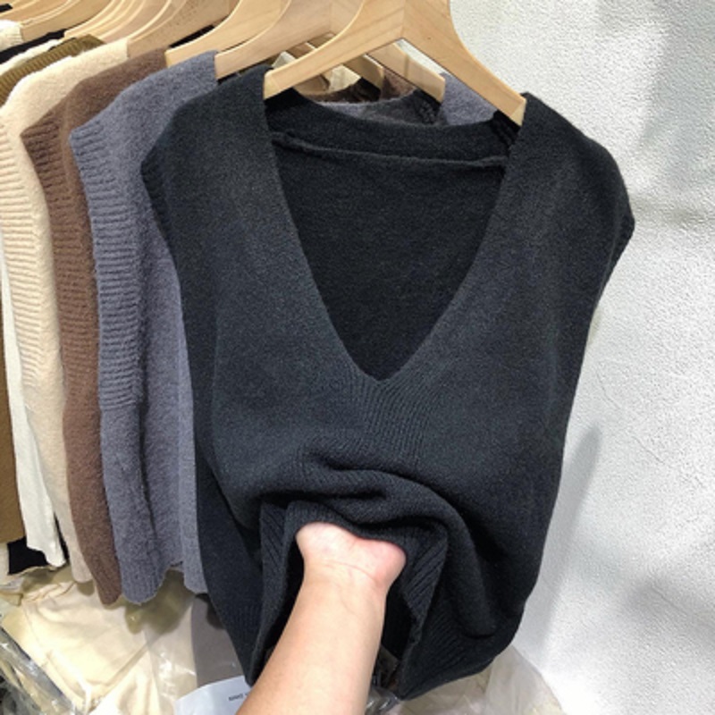 宽松百搭V领针织马甲外套