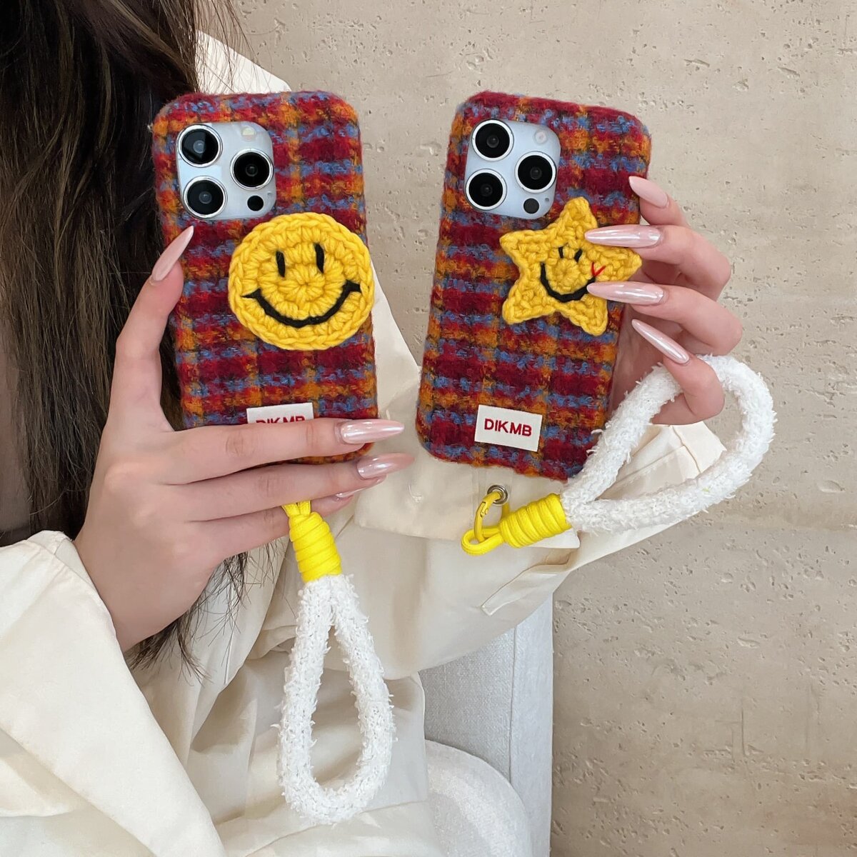 毛绒绒布刺绣笑脸手机壳