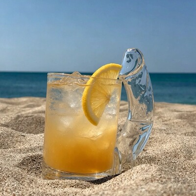 独立站新款FUN D-CUP SHAPED GLASS COCKTAIL GLASS 趣味鸡尾酒杯