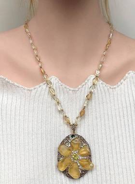 黄水晶镶嵌花瓣形状吊坠项链时尚轻奢气质百搭新款毛衣链厂家