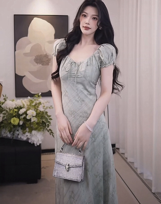 今年流行的漂亮裙子女夏季穿搭高级感海边度假法式气质显瘦连衣裙