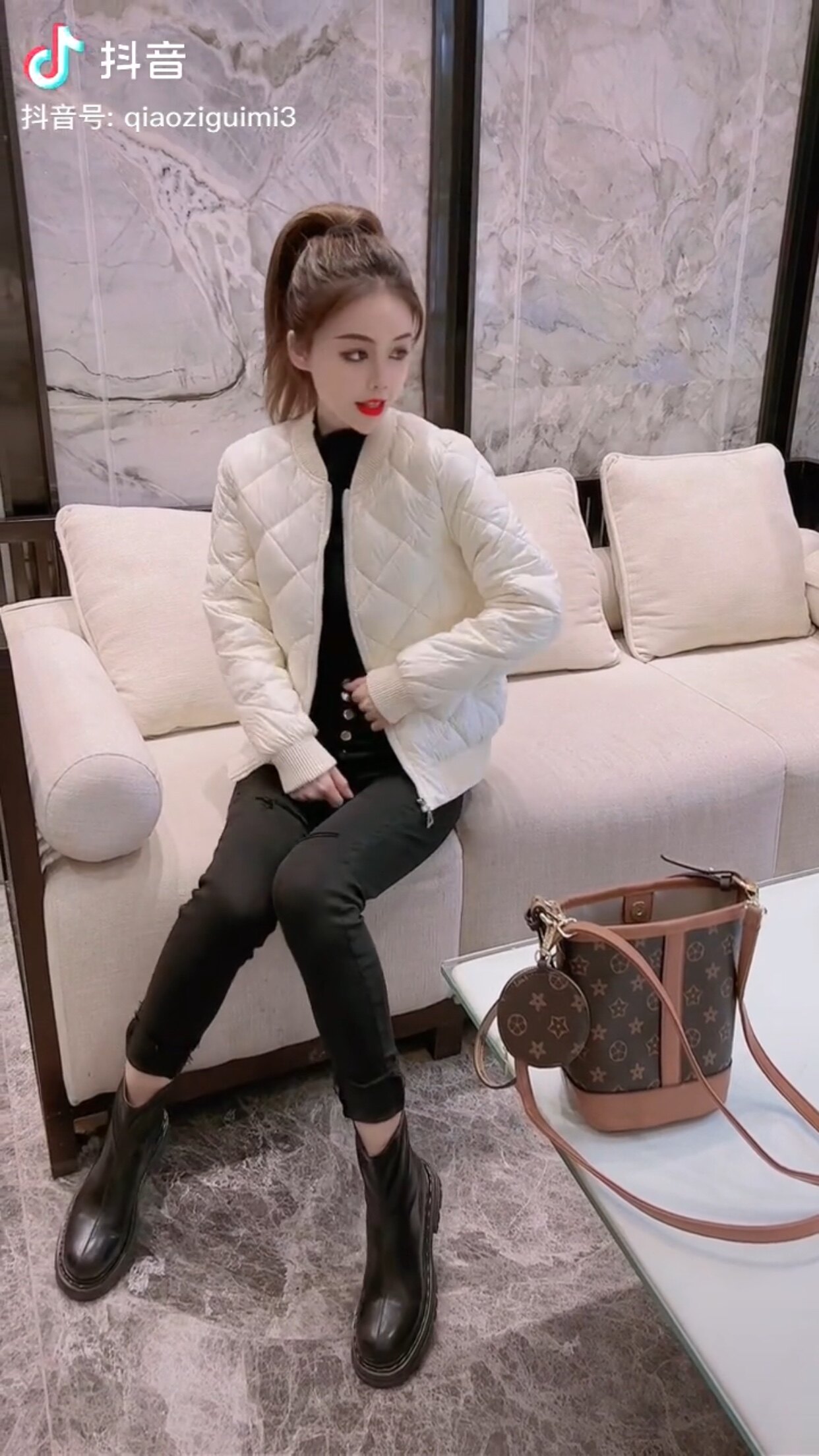 俏子同款轻薄羽绒棉服女2024冬季新款韩版修身棉衣夹克棒球服外套