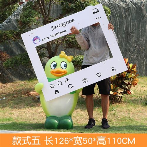 户外园林景观美陈卡通企鹅摆件玻璃钢雕塑花园庭院商场装饰小品