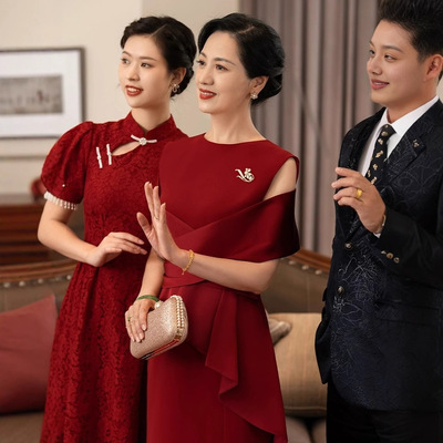 腊月穿的喜婆婆装正月冬天中国风大红色平时可穿大气妈妈婚宴礼服