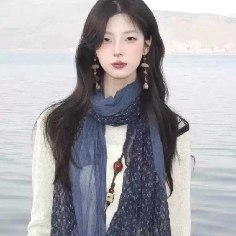 复古文艺风藏蓝色碎花围巾女褶皱棉麻长款丝巾披肩氛围感拍照配饰